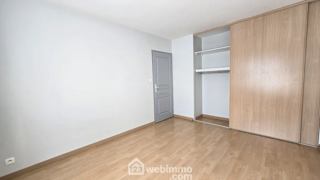 Maison de plain-pied à Fontaine-le-Comte de 103 m² avec 3 chambres 