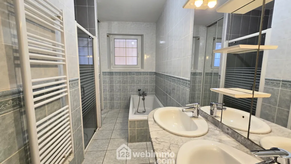 Maison de plain-pied à Fontaine-le-Comte de 103 m² avec 3 chambres 