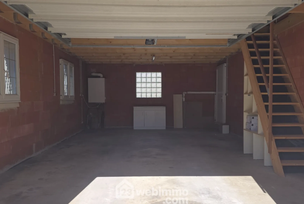 Maison de plain-pied à Fontaine-le-Comte de 103 m² avec 3 chambres 