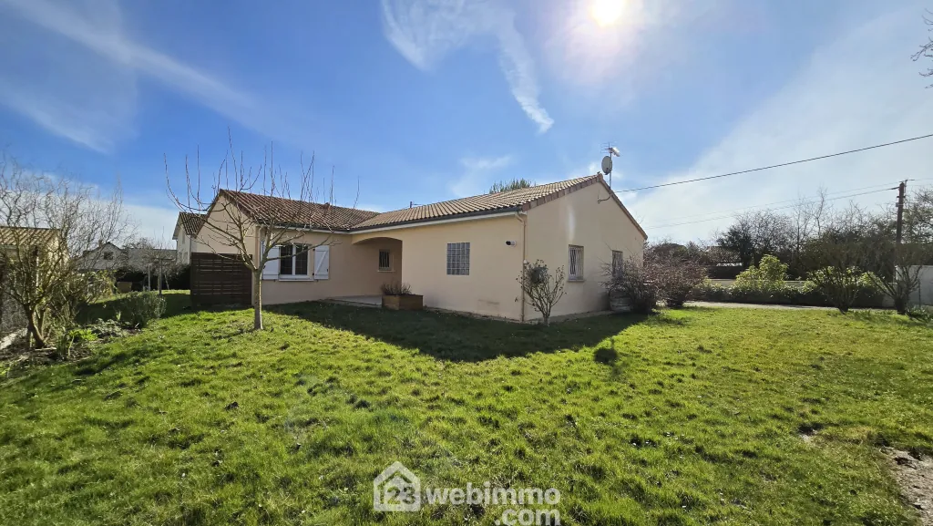 Maison de plain-pied à Fontaine-le-Comte de 103 m² avec 3 chambres 