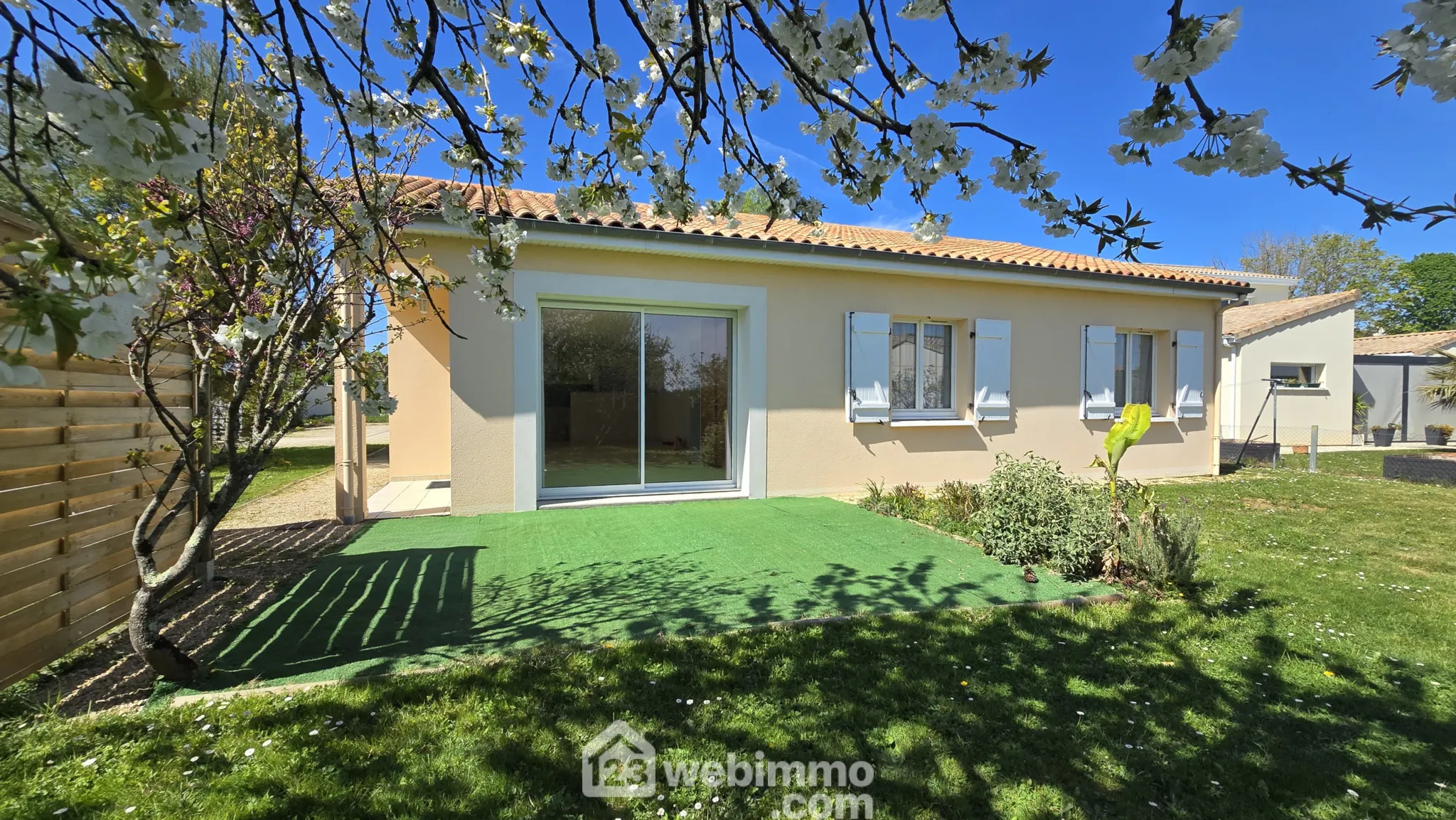 Maison de plain-pied à Fontaine-le-Comte de 103 m² avec 3 chambres 
