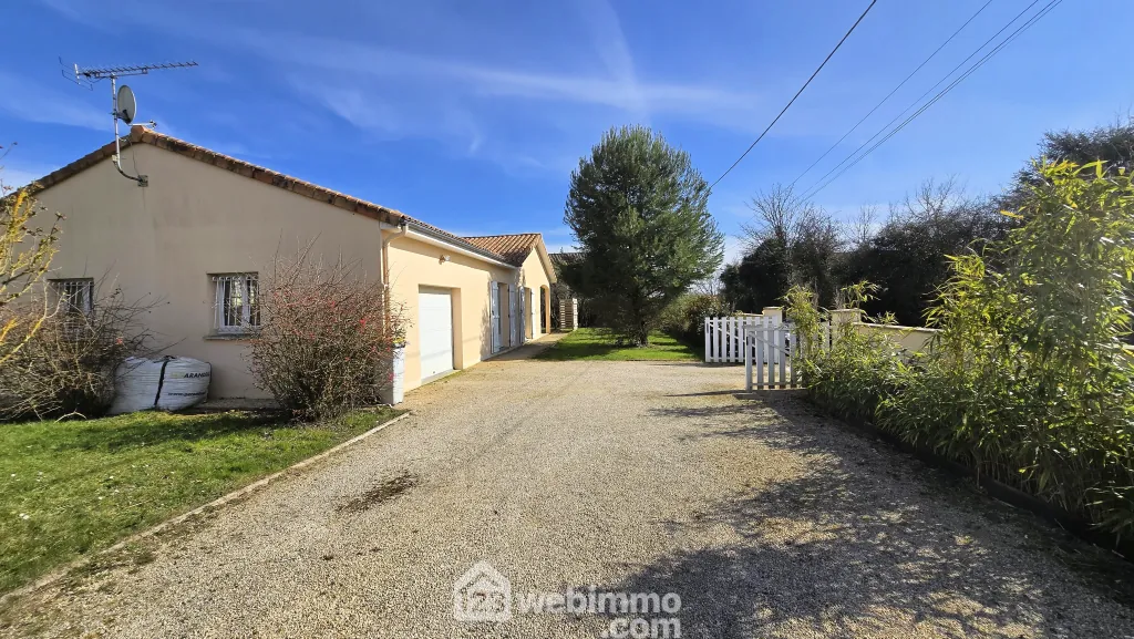 Maison de plain-pied à Fontaine-le-Comte de 103 m² avec 3 chambres 