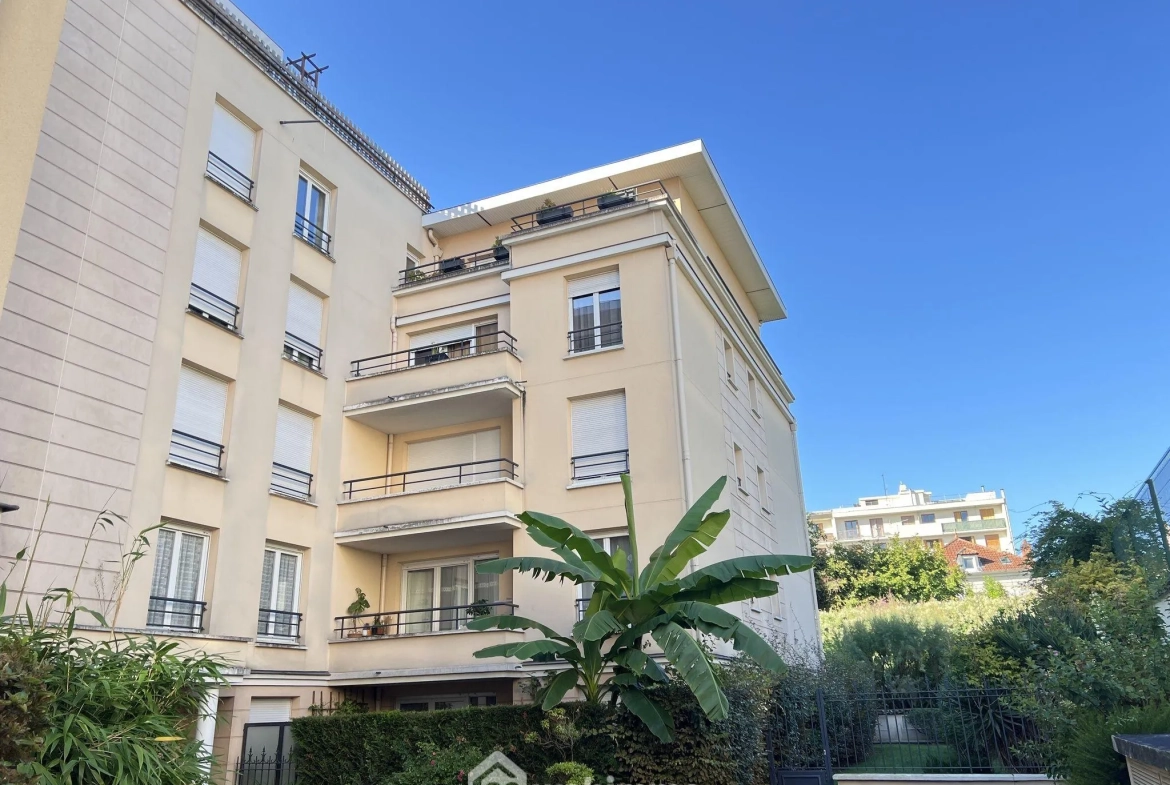 Bel appartement T2 de 45,68 m² avec terrasse et parking à Choisy-le-Roi 