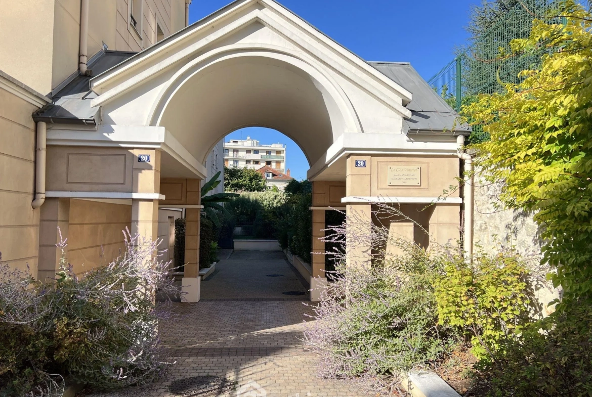 Bel appartement T2 de 45,68 m² avec terrasse et parking à Choisy-le-Roi 