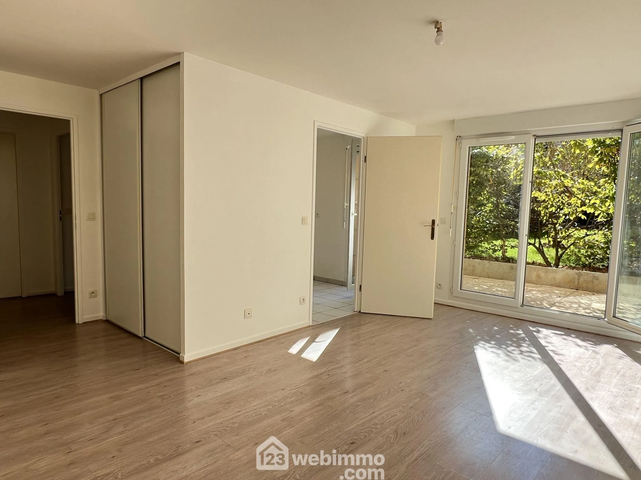 Bel appartement T2 de 45,68 m² avec terrasse et parking à Choisy-le-Roi 