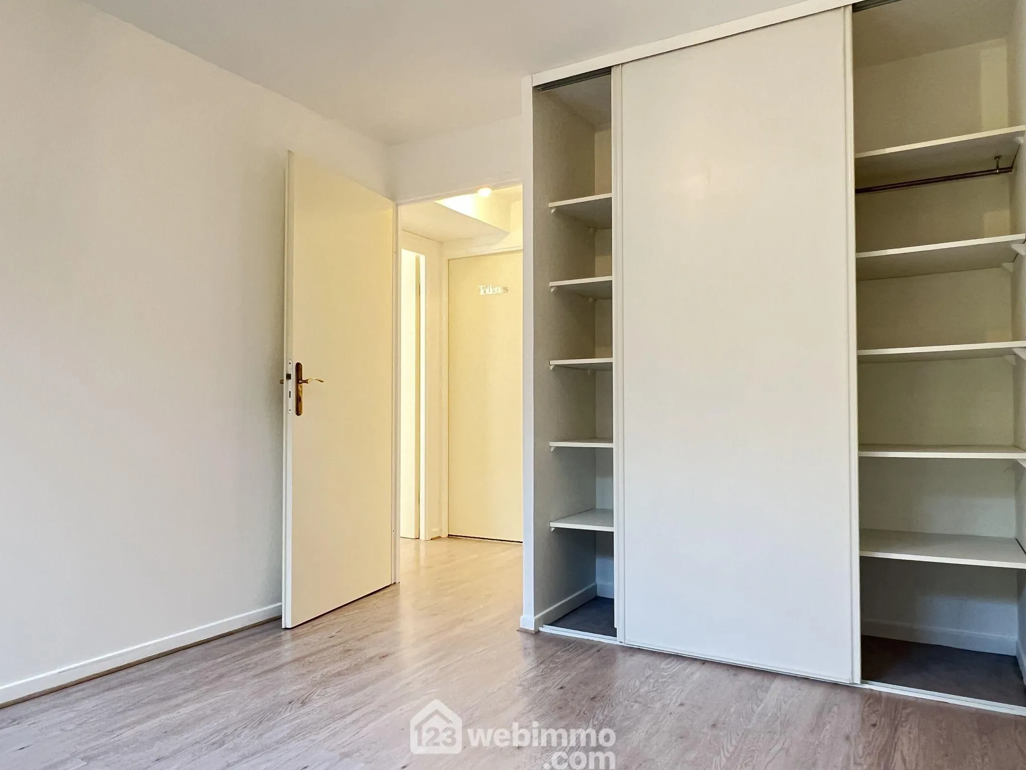 Bel appartement T2 de 45,68 m² avec terrasse et parking à Choisy-le-Roi 