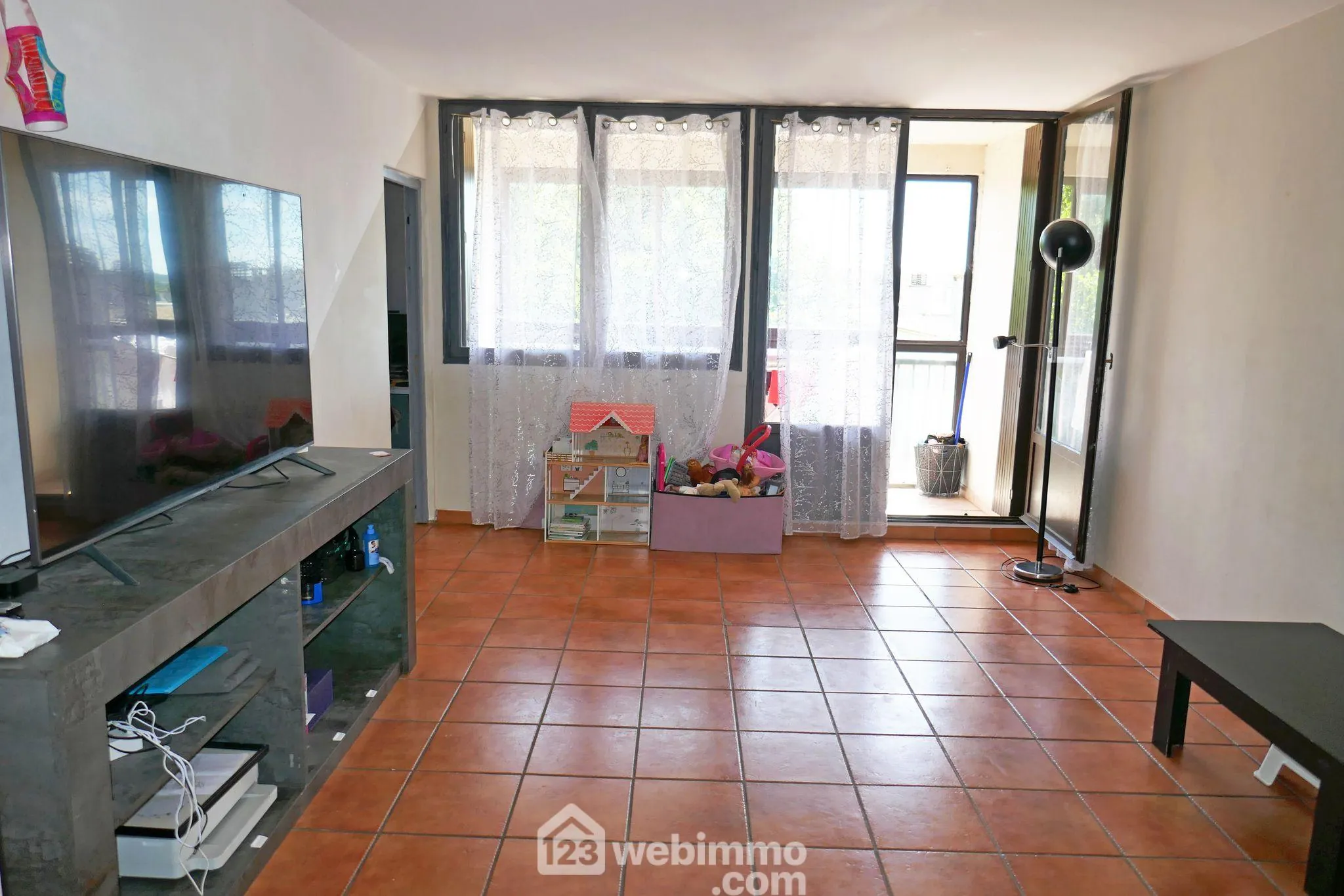 Appartement T4 de 73 m² avec terrasse à Arles - Secteur Trébon 