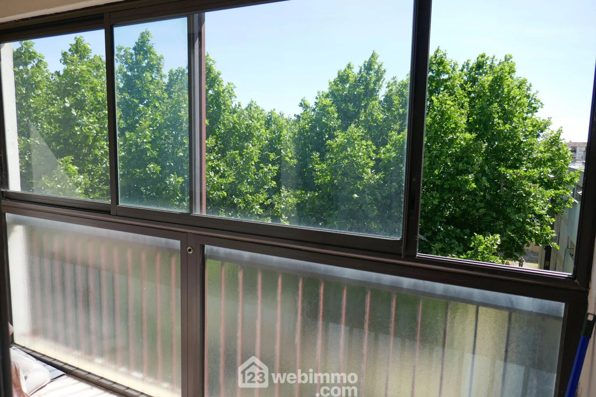 Appartement T4 de 73 m² avec terrasse à Arles - Secteur Trébon 