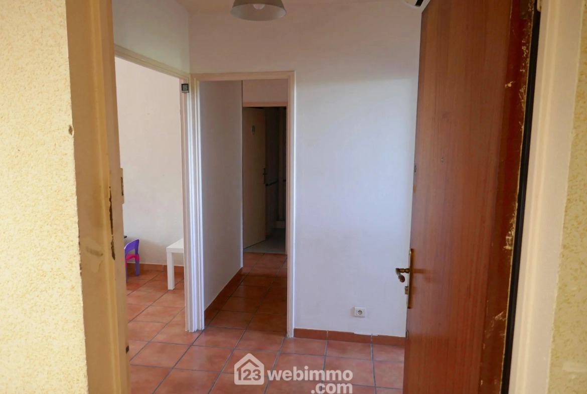 Appartement T4 de 73 m² avec terrasse à Arles - Secteur Trébon 