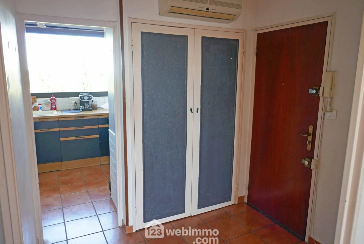Appartement T4 de 73 m² avec terrasse à Arles - Secteur Trébon 