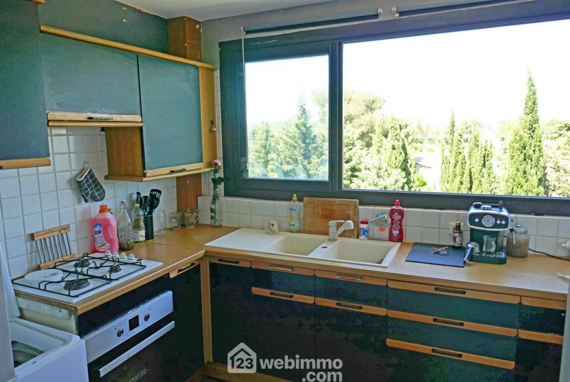 Appartement T4 de 73 m² avec terrasse à Arles - Secteur Trébon 