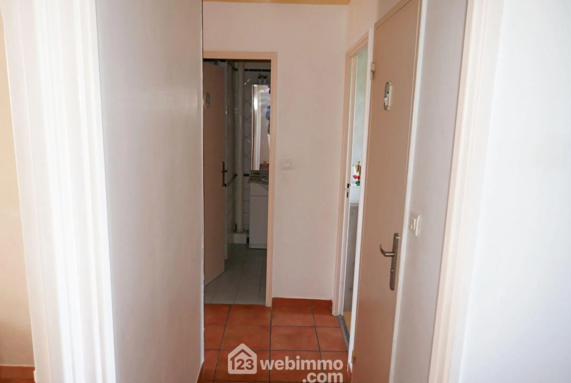 Appartement T4 de 73 m² avec terrasse à Arles - Secteur Trébon 