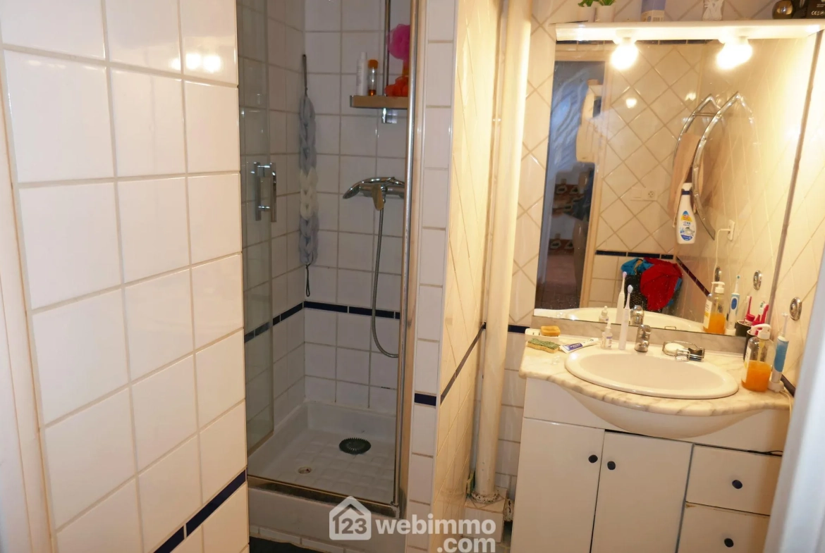 Appartement T4 de 73 m² avec terrasse à Arles - Secteur Trébon 