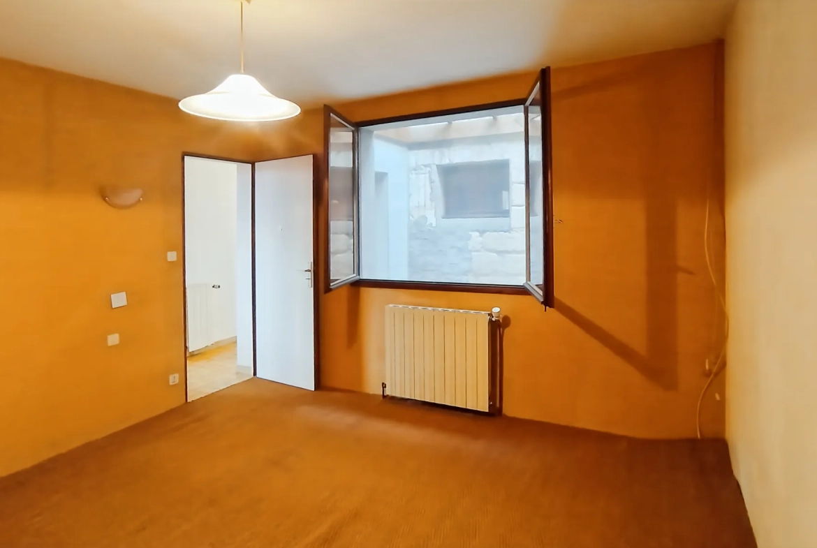 Ensemble immobilier à La Barde avec potentiel de rénovation et développement 