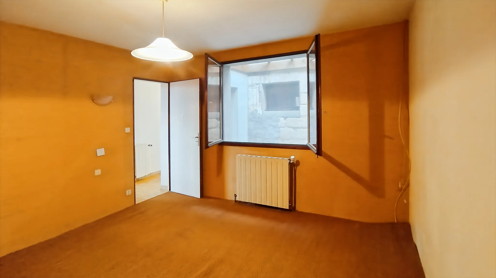Ensemble immobilier à La Barde avec potentiel de rénovation et développement 