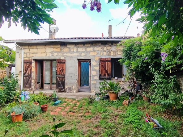 Ensemble immobilier à La Barde avec potentiel de rénovation et développement