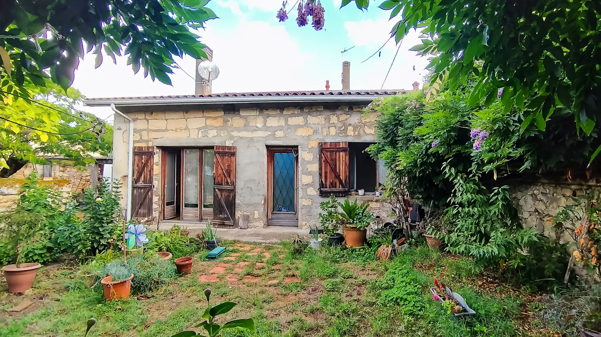 Ensemble immobilier à La Barde avec potentiel de rénovation et développement 