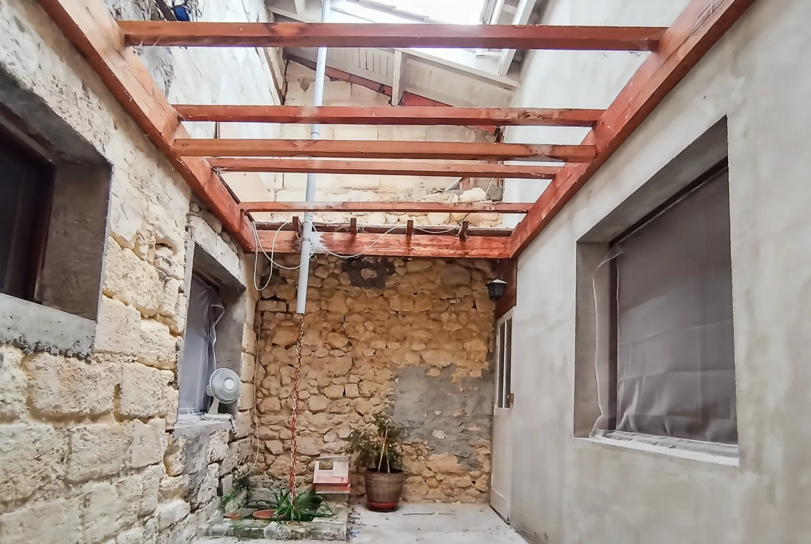 Ensemble immobilier à La Barde avec potentiel de rénovation et développement 