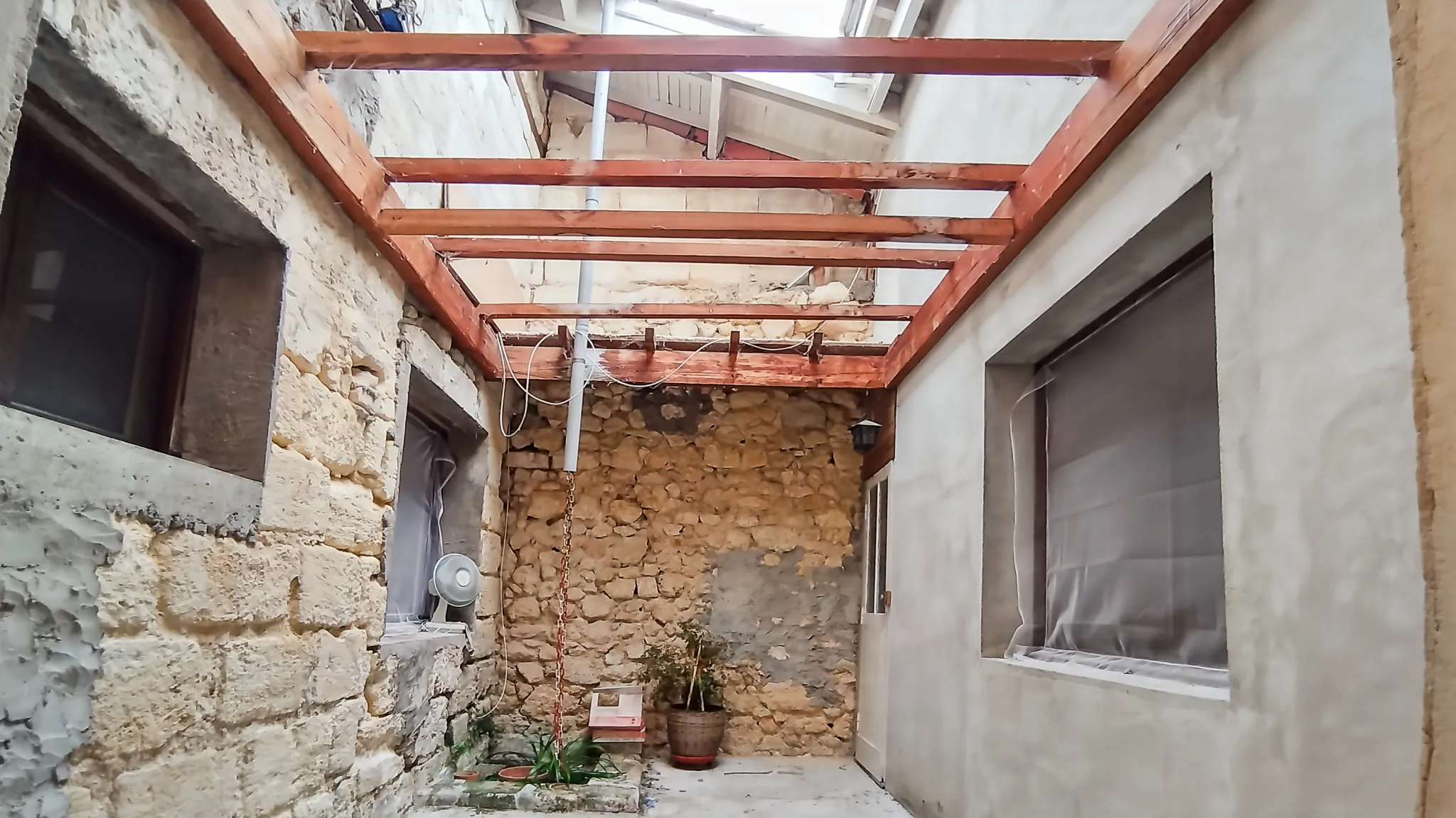 Ensemble immobilier à La Barde avec potentiel de rénovation et développement 
