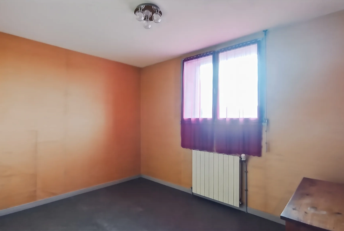 Ensemble immobilier à La Barde avec potentiel de rénovation et développement 