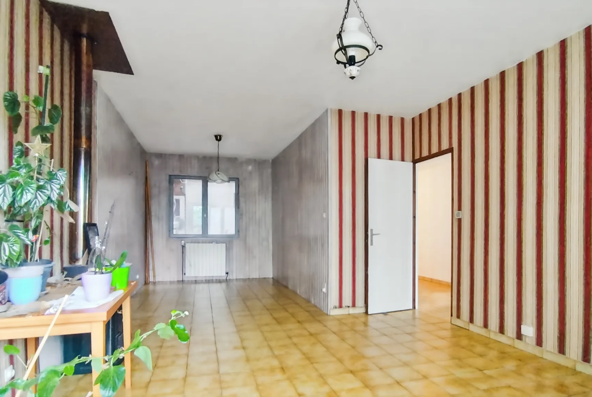 Ensemble immobilier à La Barde avec potentiel de rénovation et développement 