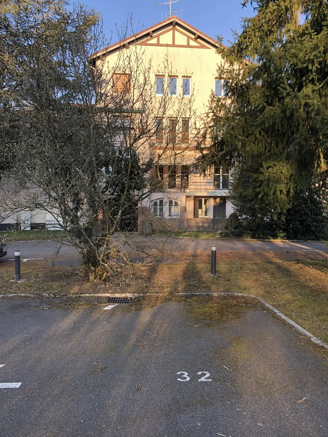 Appartement atypique avec duplex, terrasse et garage à Thaon-les-Vosges 
