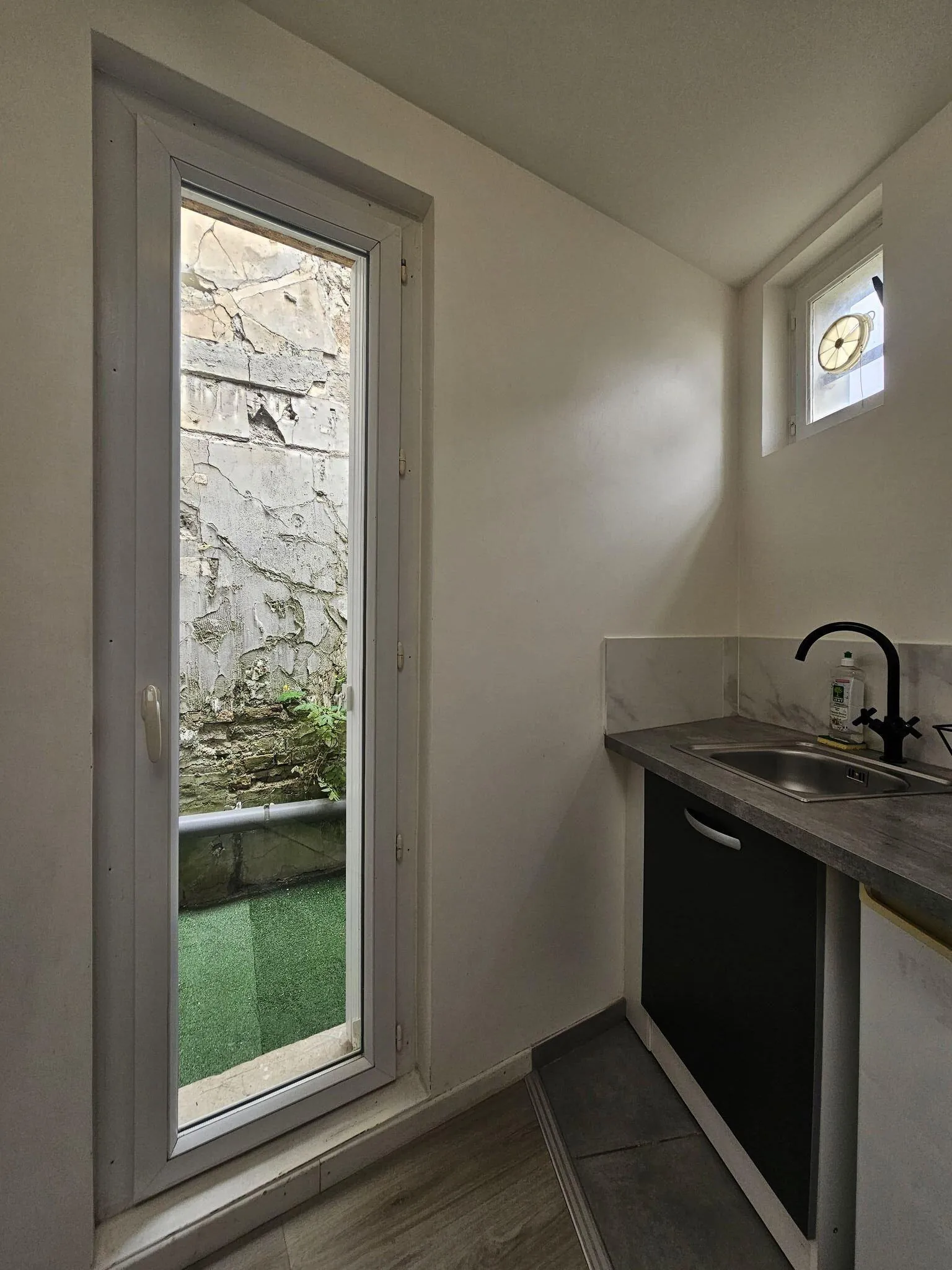 Studio meublé de 21m² à Reims, emplacement privilégié, opportunité d'investissement 