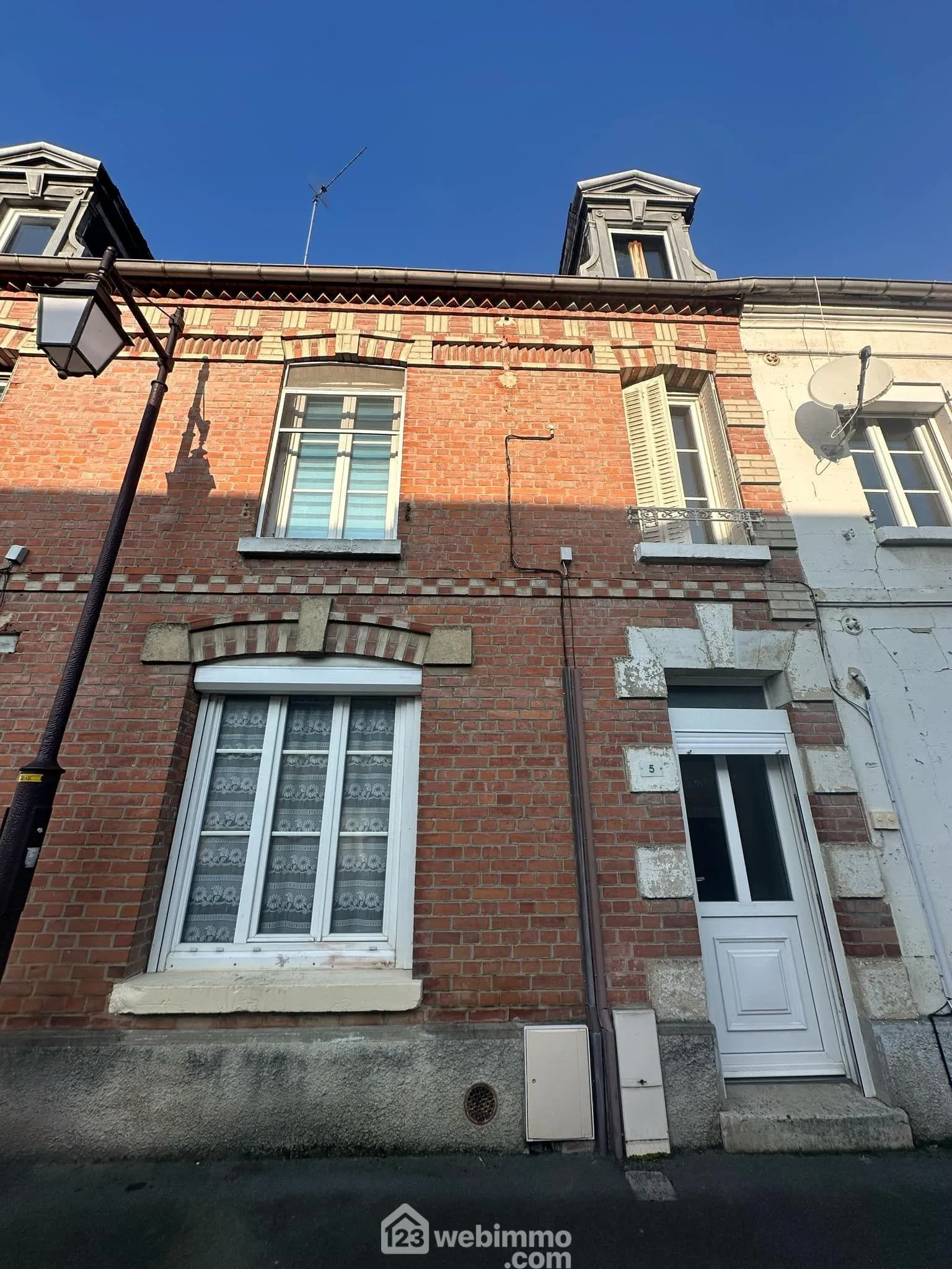 Charmante maison de 136 m² à vendre à Crép y avec jardin et grand espace 