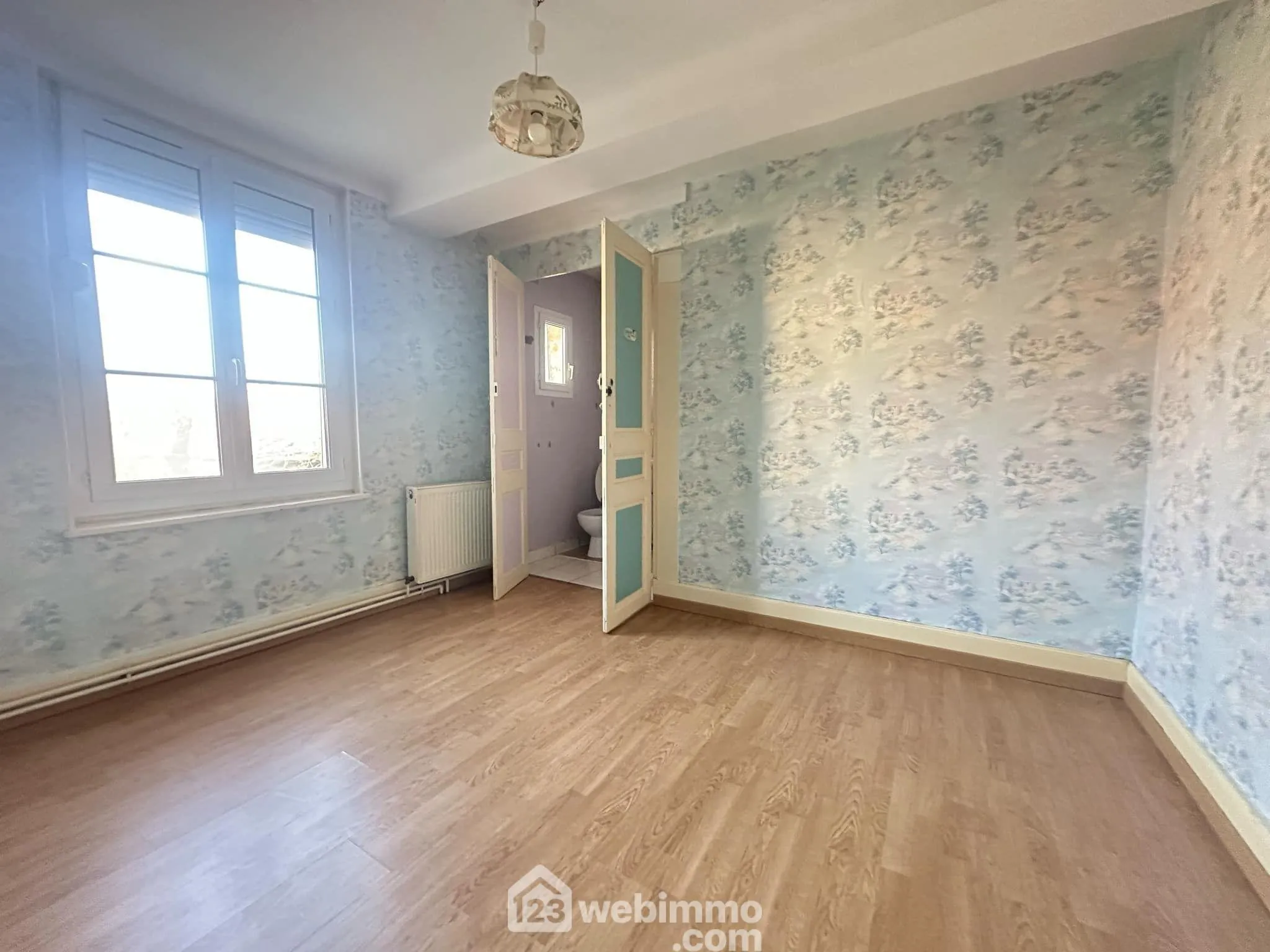 Charmante maison de 136 m² à vendre à Crép y avec jardin et grand espace 