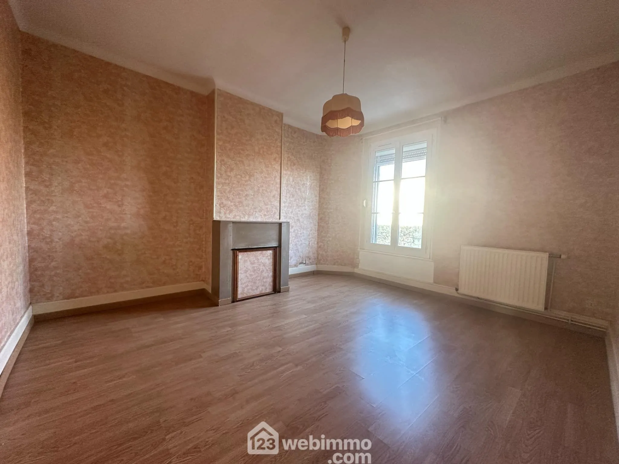 Charmante maison de 136 m² à vendre à Crép y avec jardin et grand espace 