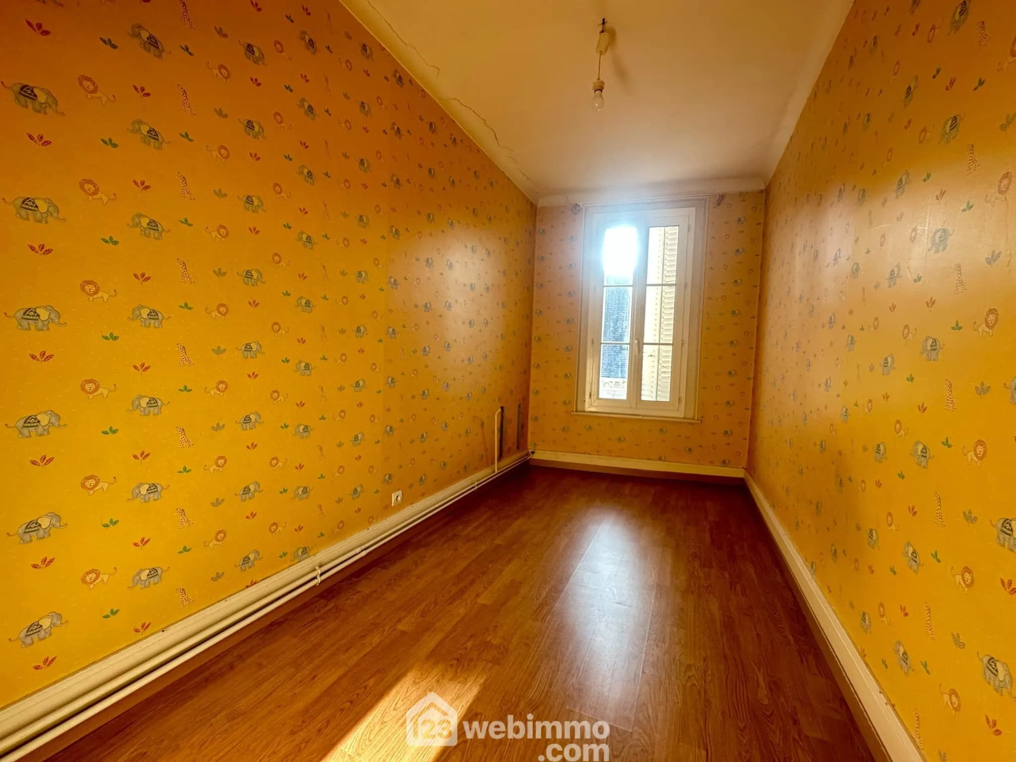 Charmante maison de 136 m² à vendre à Crép y avec jardin et grand espace 