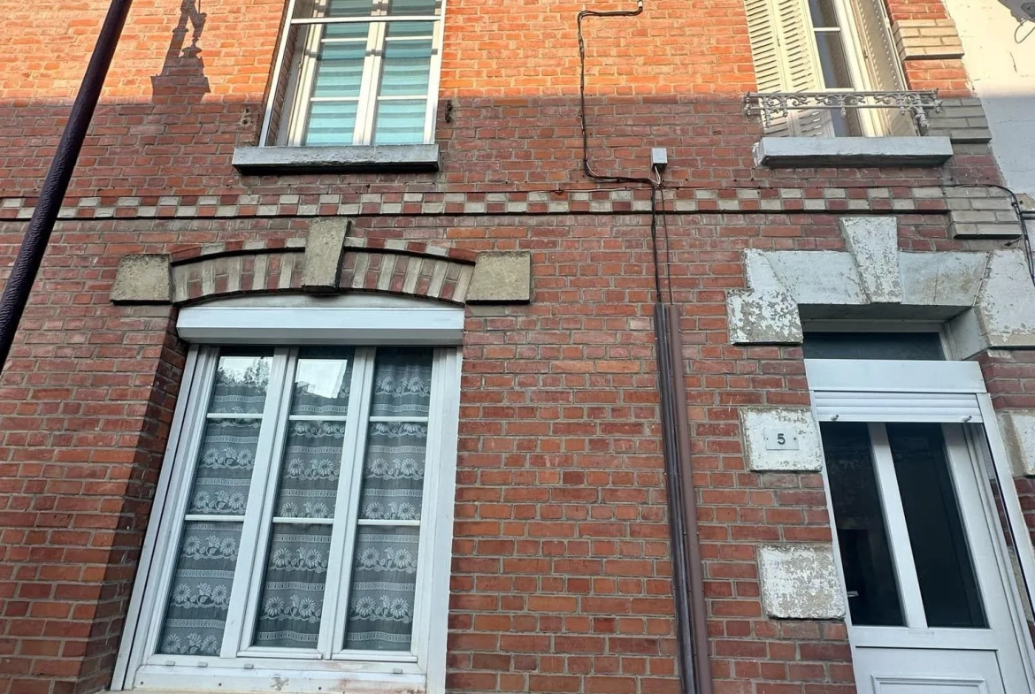 Charmante maison de 136 m² à vendre à Crép y avec jardin et grand espace 