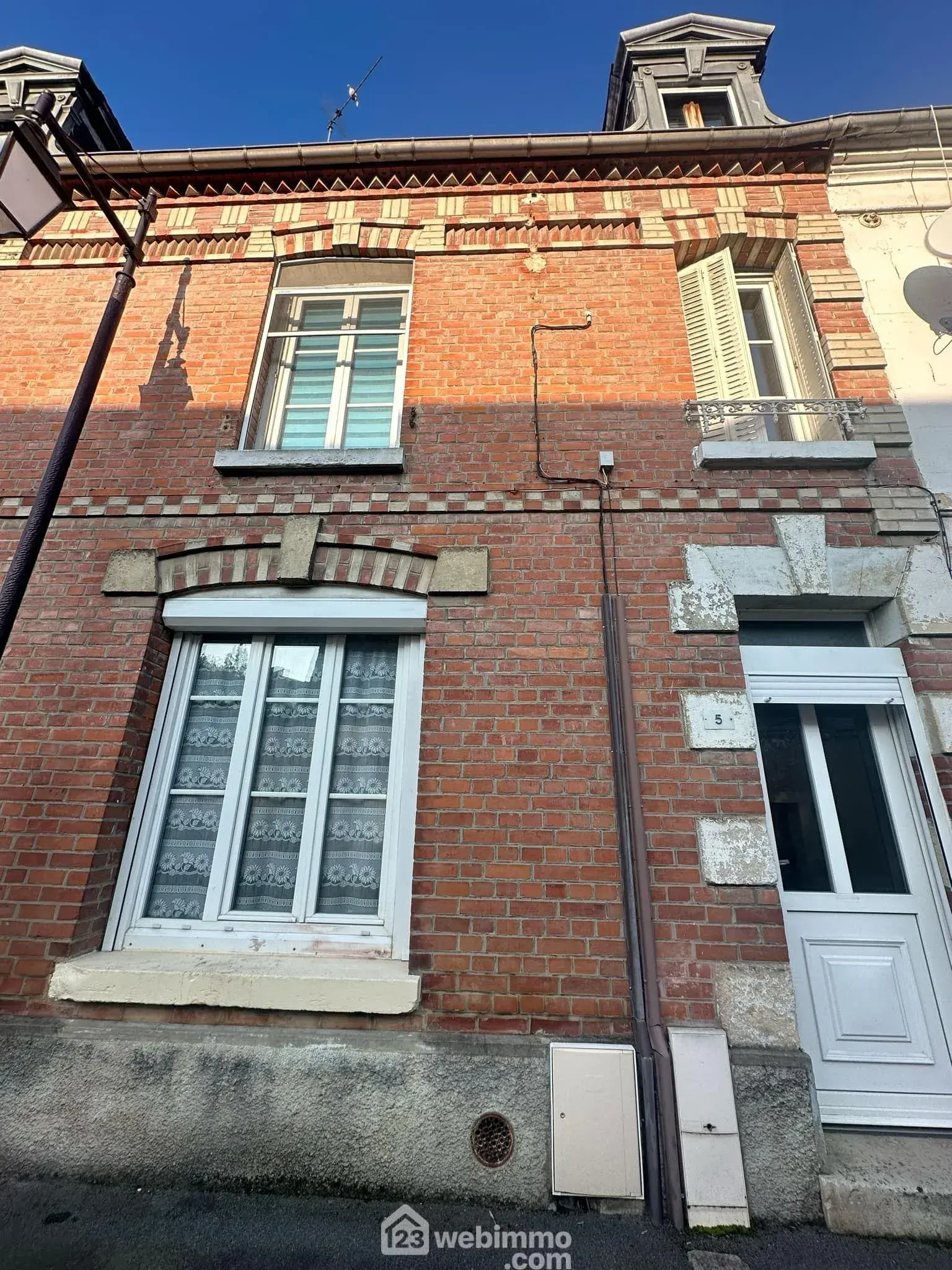 Charmante maison de 136 m² à vendre à Crép y avec jardin et grand espace 