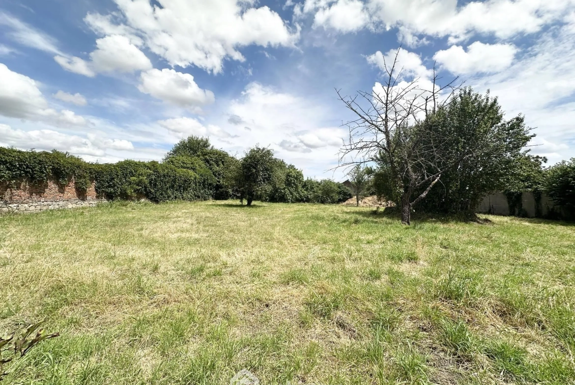 Terrain à bâtir de 1298 m² à Mortiers, calme et idéal pour votre projet immobilier 