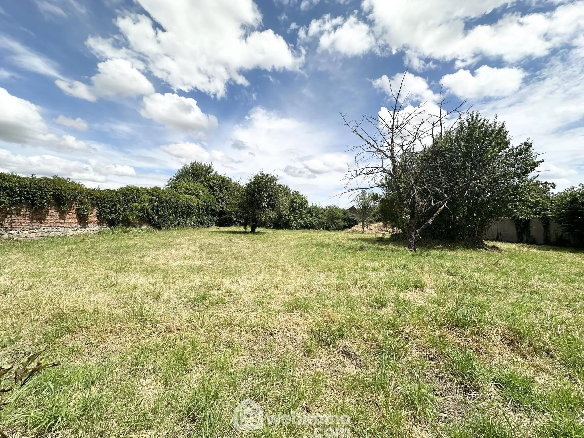 Terrain à bâtir de 1298 m² à Mortiers, calme et idéal pour votre projet immobilier 