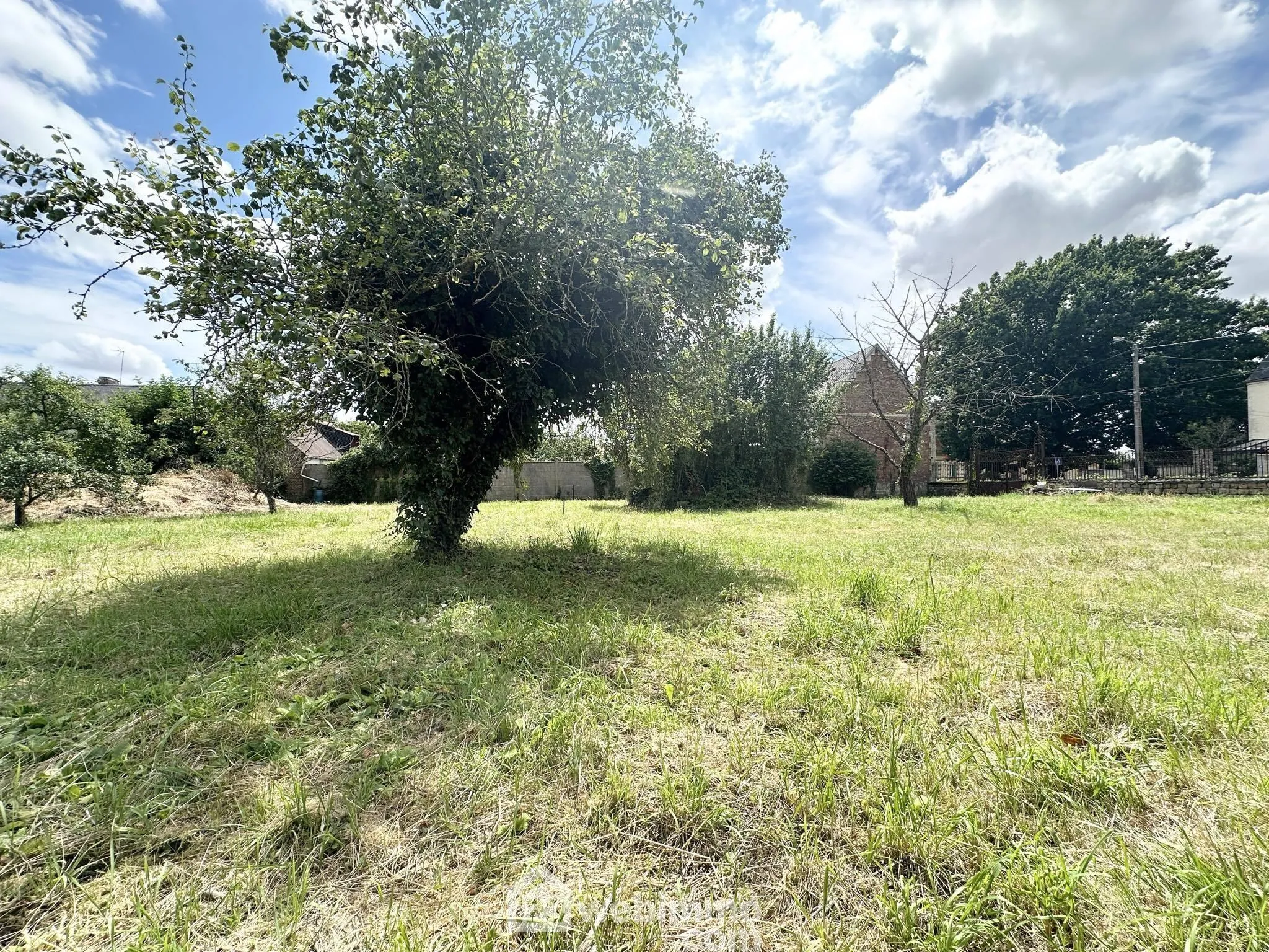 Terrain à bâtir de 1298 m² à Mortiers, calme et idéal pour votre projet immobilier 
