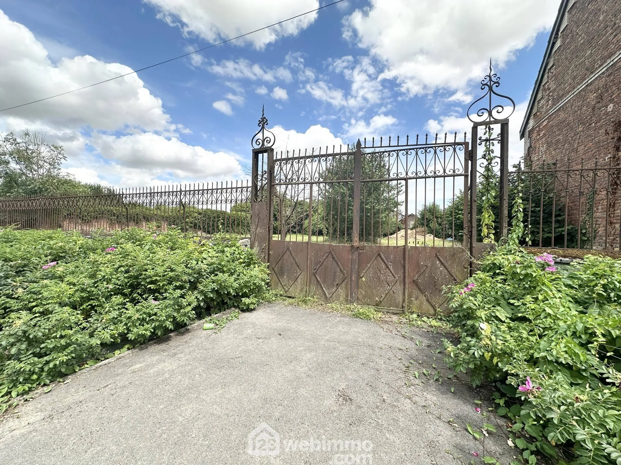 Terrain à bâtir de 1298 m² à Mortiers, calme et idéal pour votre projet immobilier 
