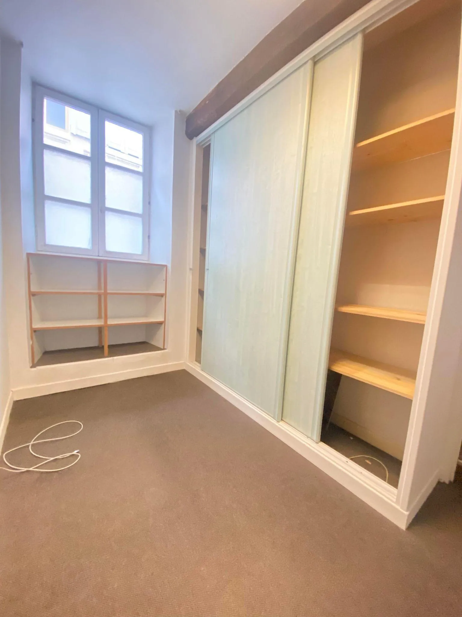 Local commercial ou professionnel de 150 m² à Laon avec possibilité d'extension 