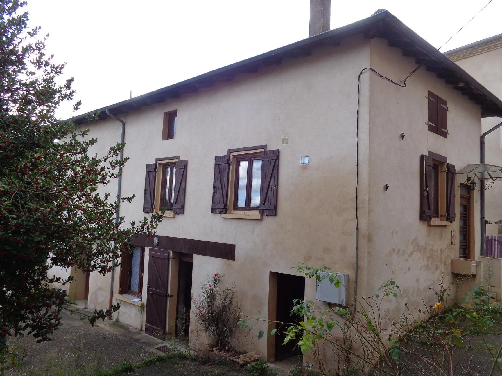 Maison à vendre avec jardin, garage et potentiel d'aménagement à Saint-Nizier-d'Azergues 