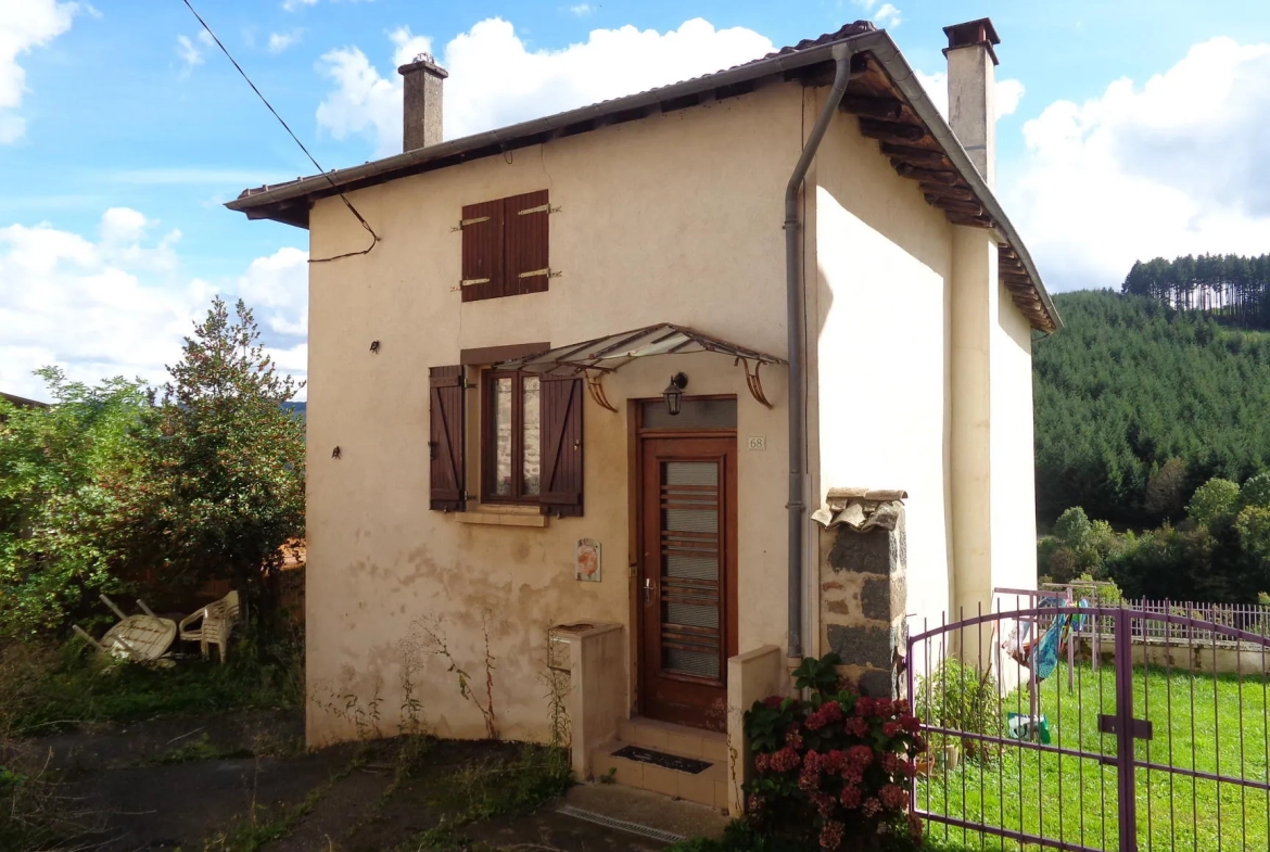 Maison à vendre avec jardin, garage et potentiel d'aménagement à Saint-Nizier-d'Azergues 