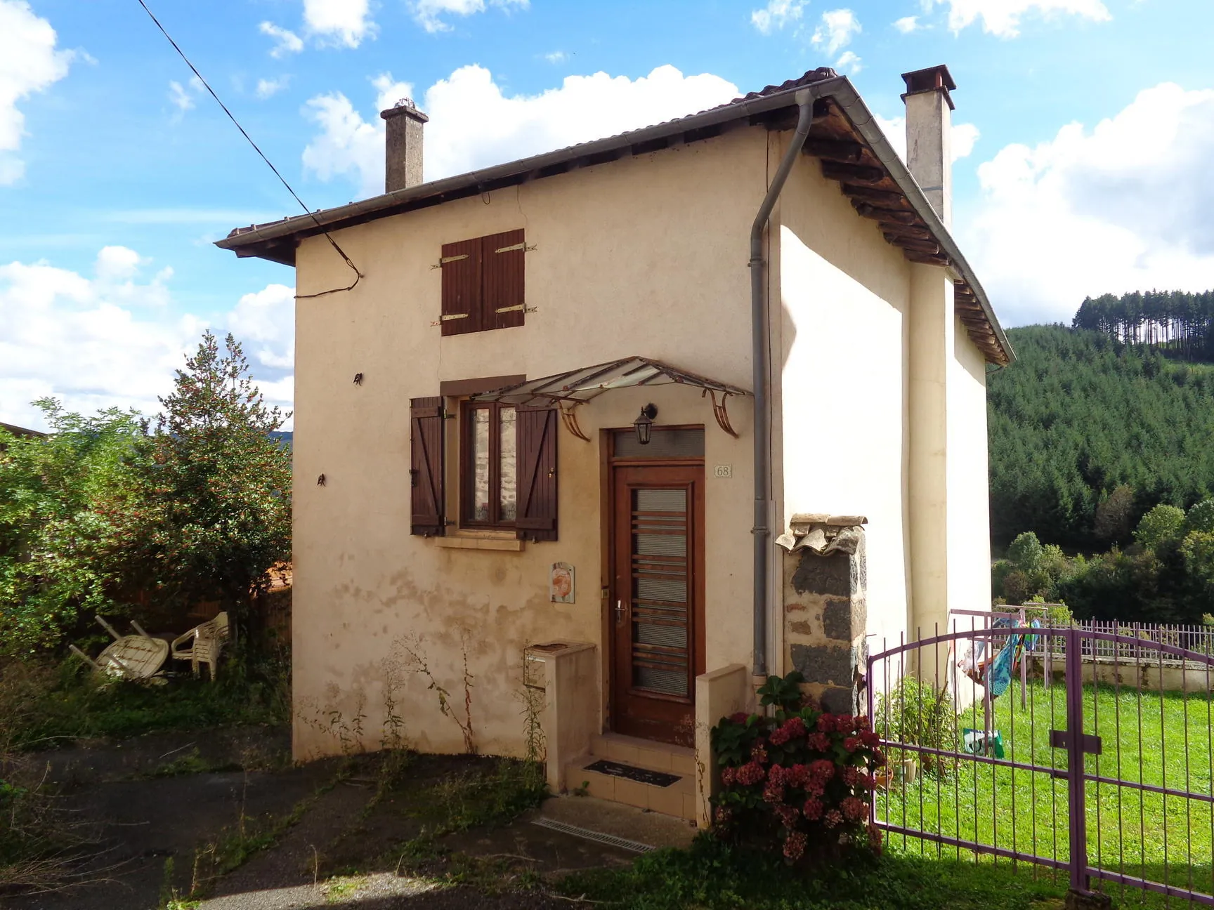 Maison à vendre avec jardin, garage et potentiel d'aménagement à Saint-Nizier-d'Azergues 