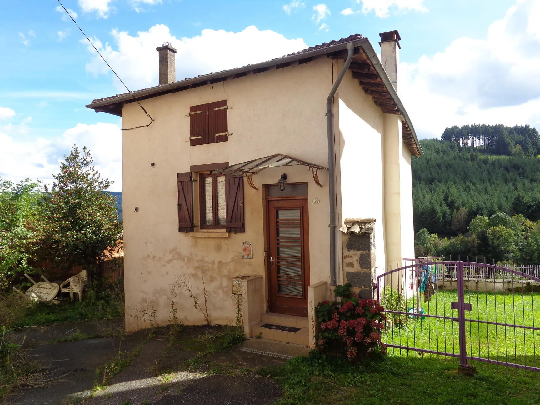 Maison à vendre avec jardin, garage et potentiel d'aménagement à Saint-Nizier-d'Azergues 