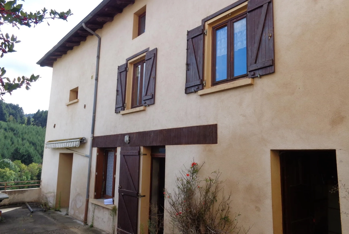 Maison à vendre avec jardin, garage et potentiel d'aménagement à Saint-Nizier-d'Azergues 