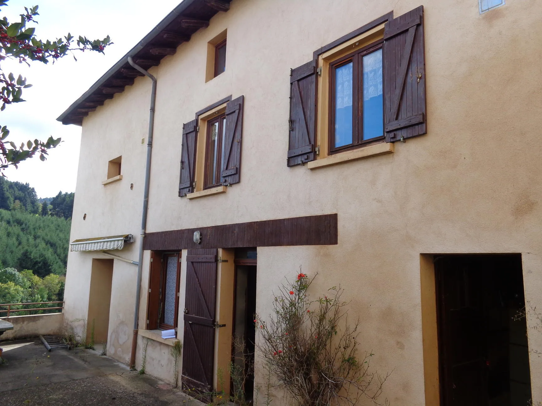 Maison à vendre avec jardin, garage et potentiel d'aménagement à Saint-Nizier-d'Azergues 