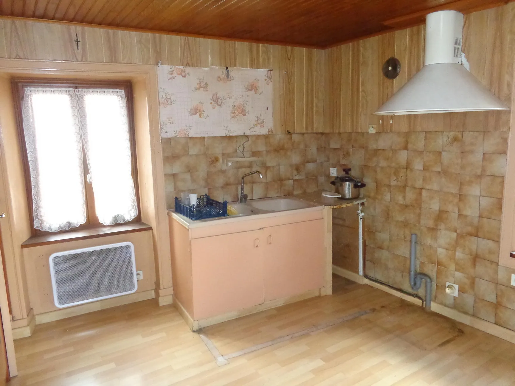 Maison à vendre avec jardin, garage et potentiel d'aménagement à Saint-Nizier-d'Azergues 