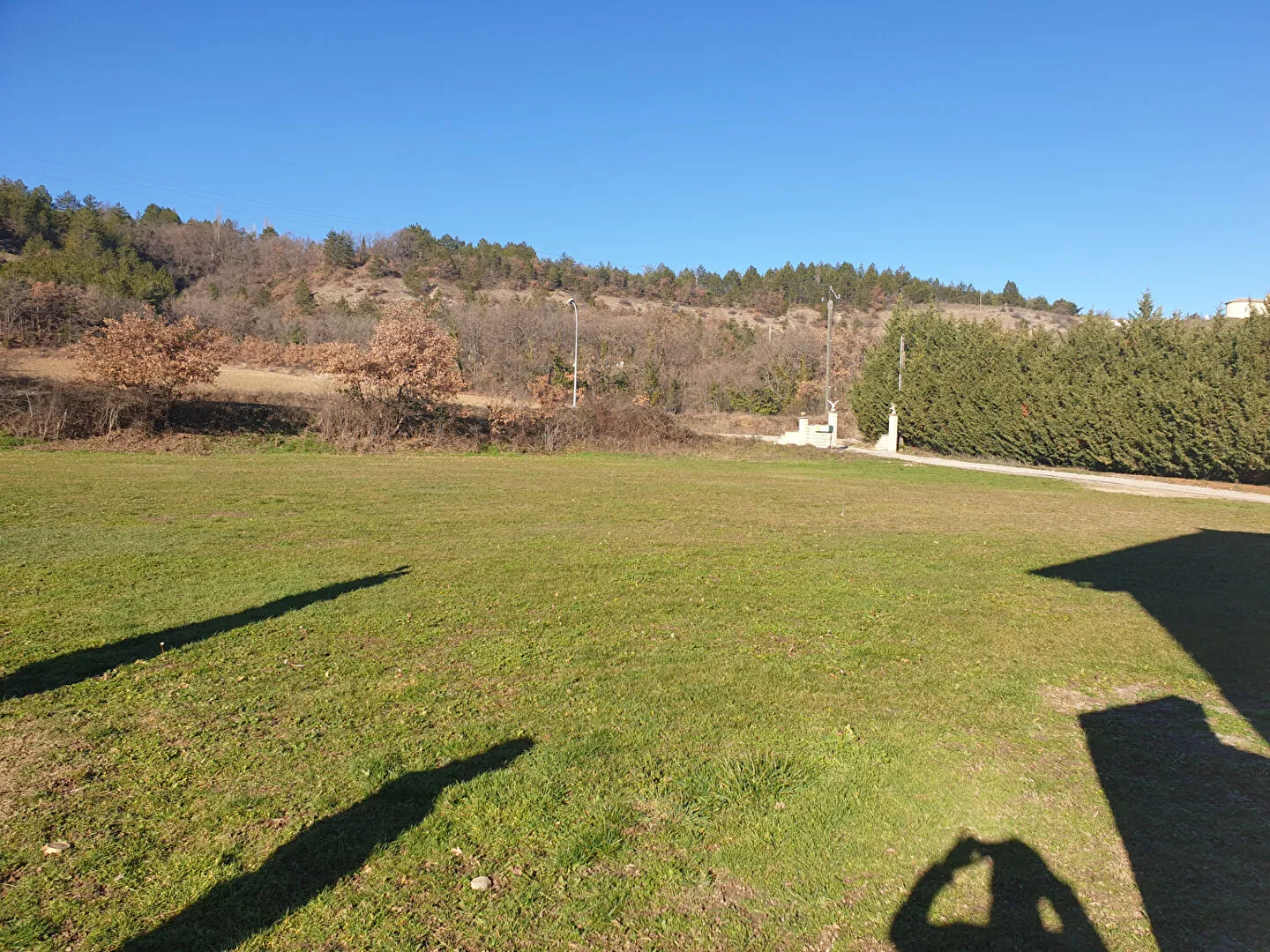 Terrain constructible de 693 m² proche Laragne dans un environnement campagne 