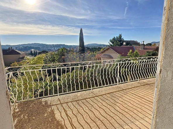 Appartement T3 avec terrasse et vue dégagée à Toulon