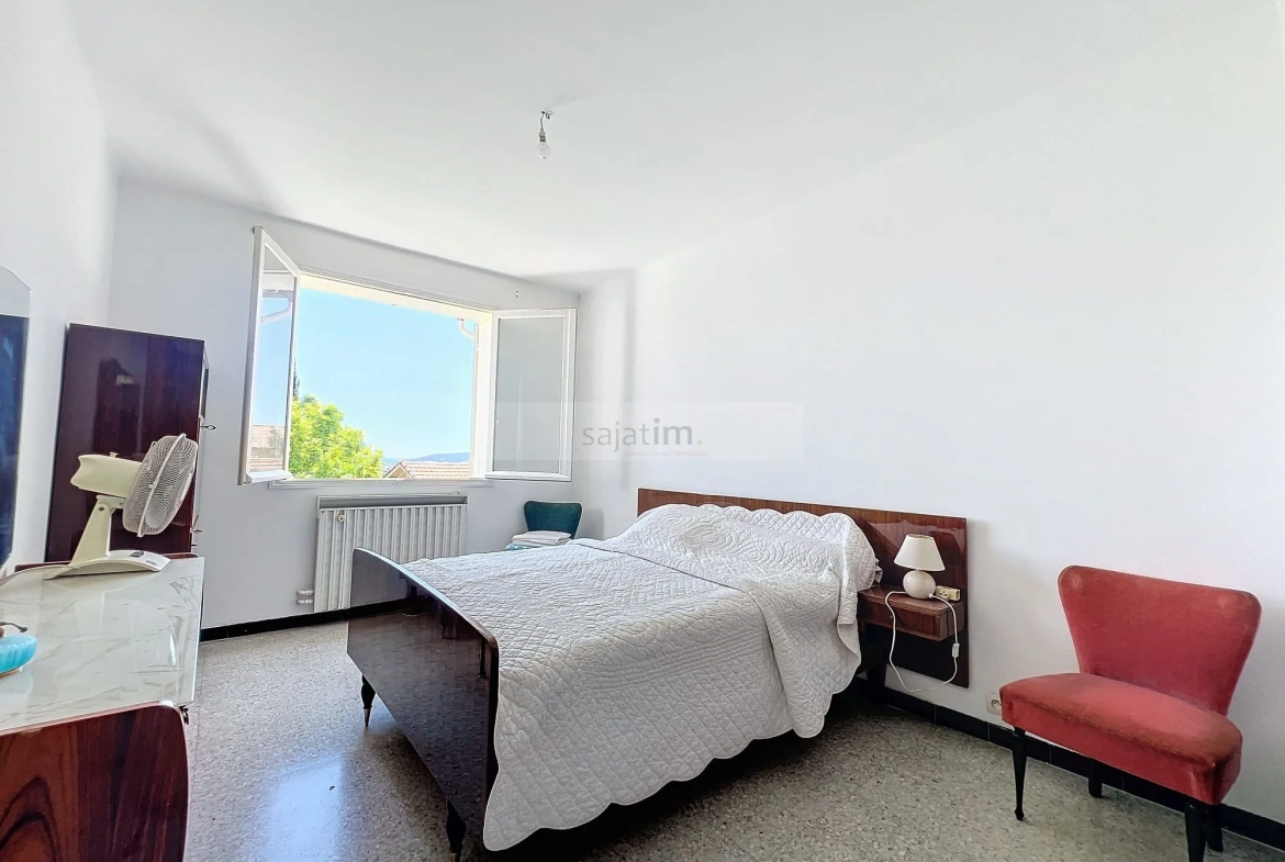 Appartement T3 avec terrasse et vue dégagée à Toulon 