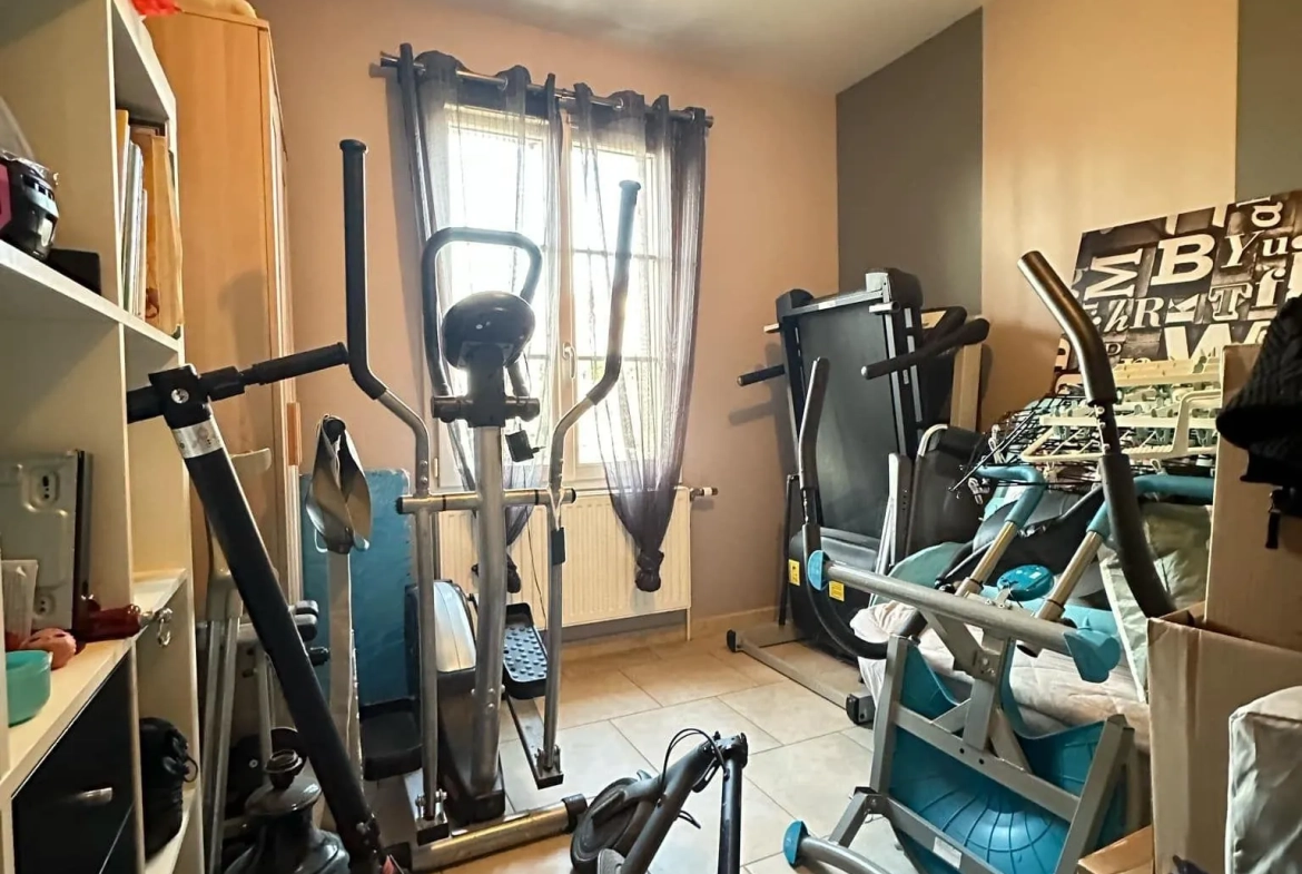 Spacieux pavillon de 179 m² avec 7 chambres à Colligis-Crandelain 