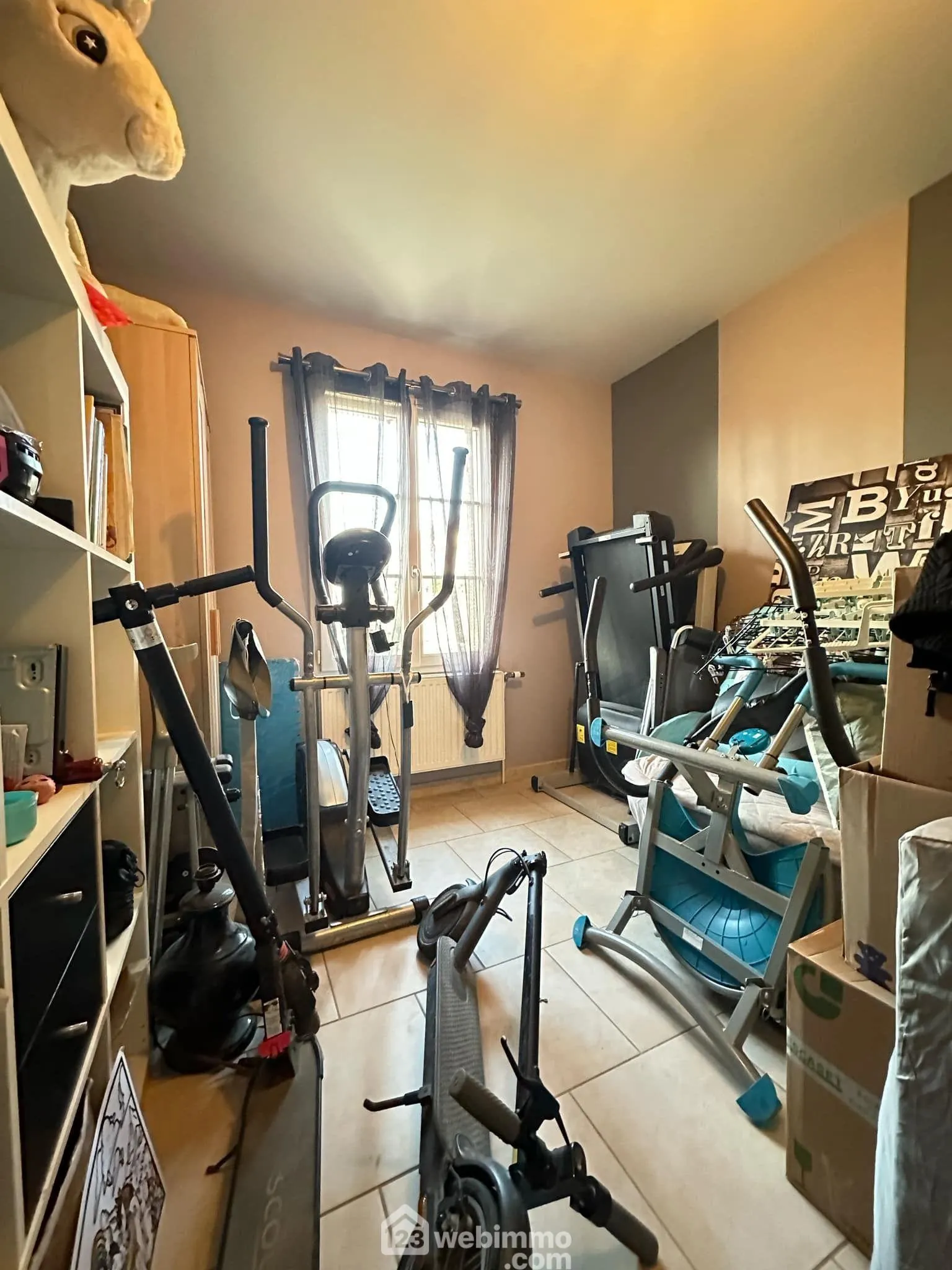 Spacieux pavillon de 179 m² avec 7 chambres à Colligis-Crandelain 
